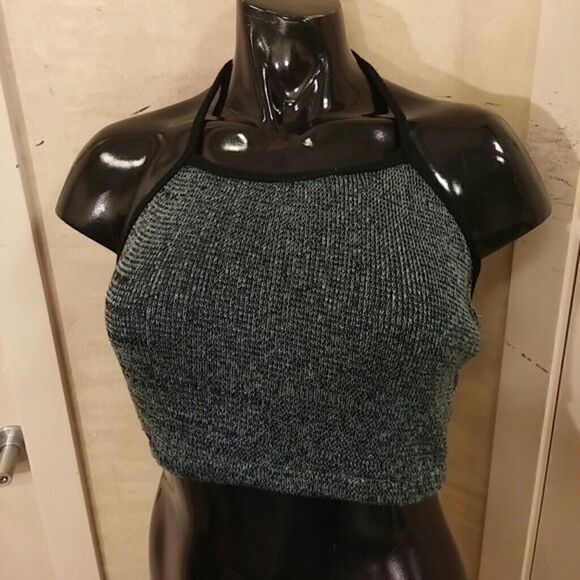 GREEN AND BLACK KNIT SHORT TOP. - Picture 1 of 2